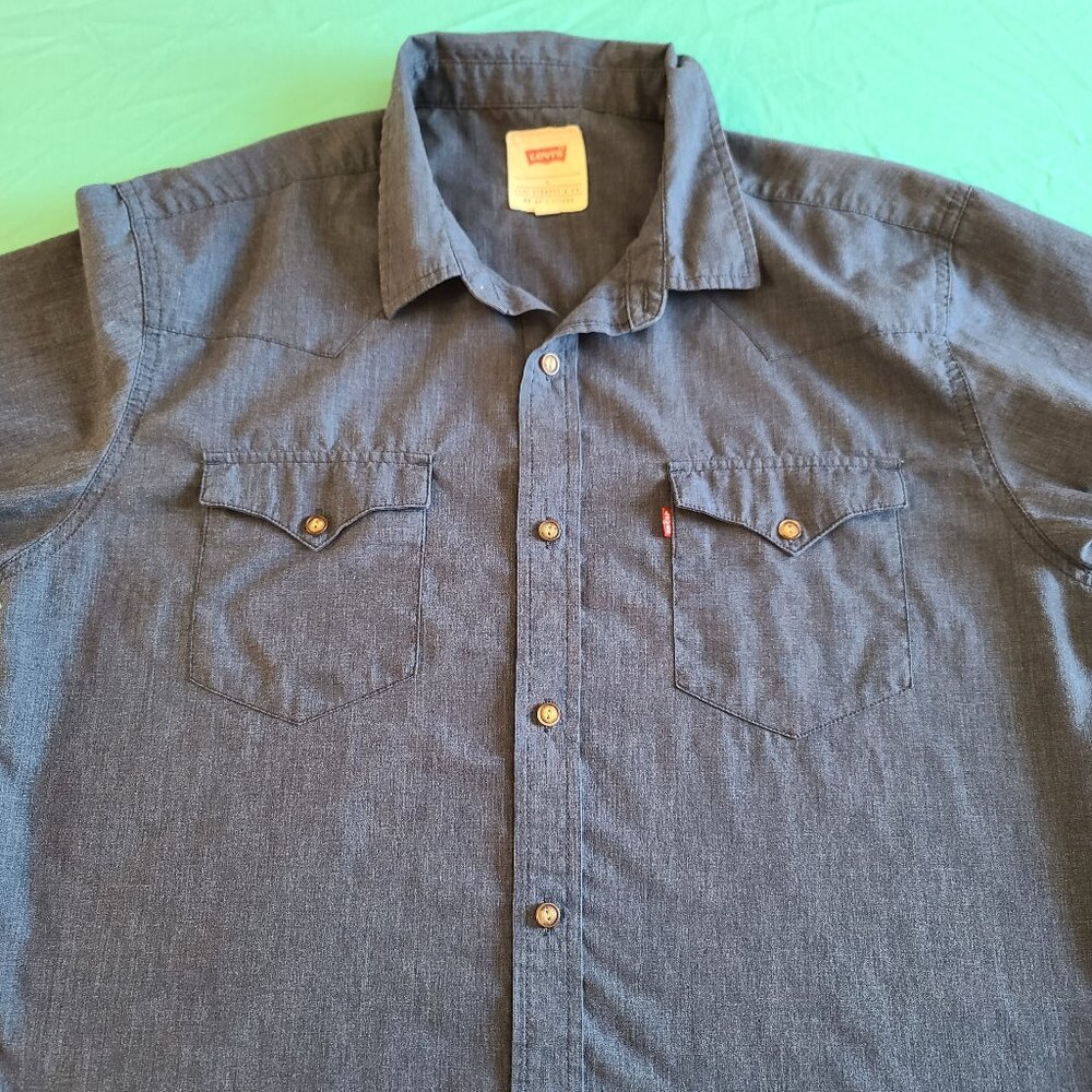 Blue Men's Large Levi's Button Down Euc - image 1